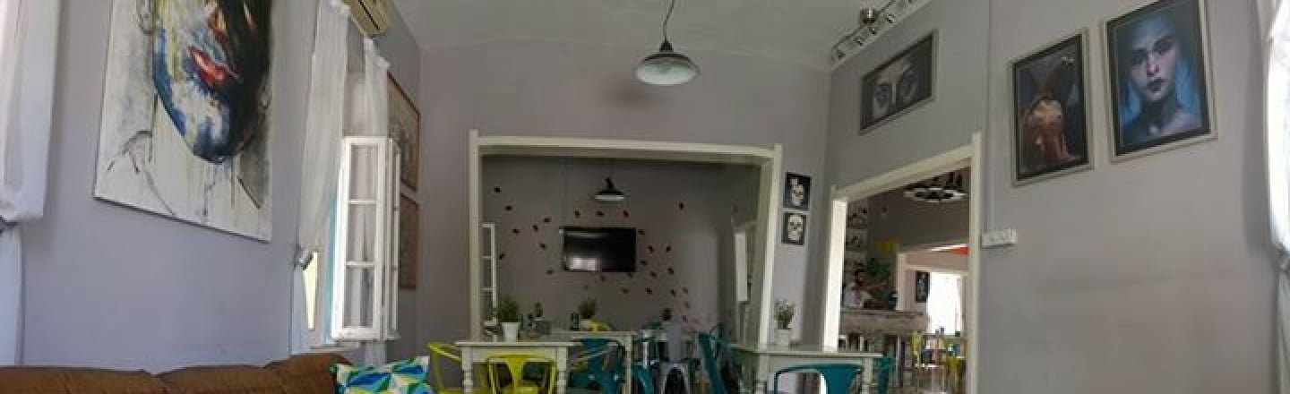 Cubic Art Cafe Bar, арт-кафе «Кубик» в Ларнаке