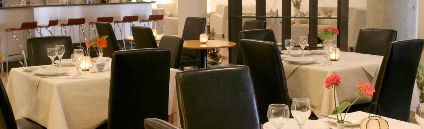 Ресторан в отеле Alkionest Hotel в Полисе