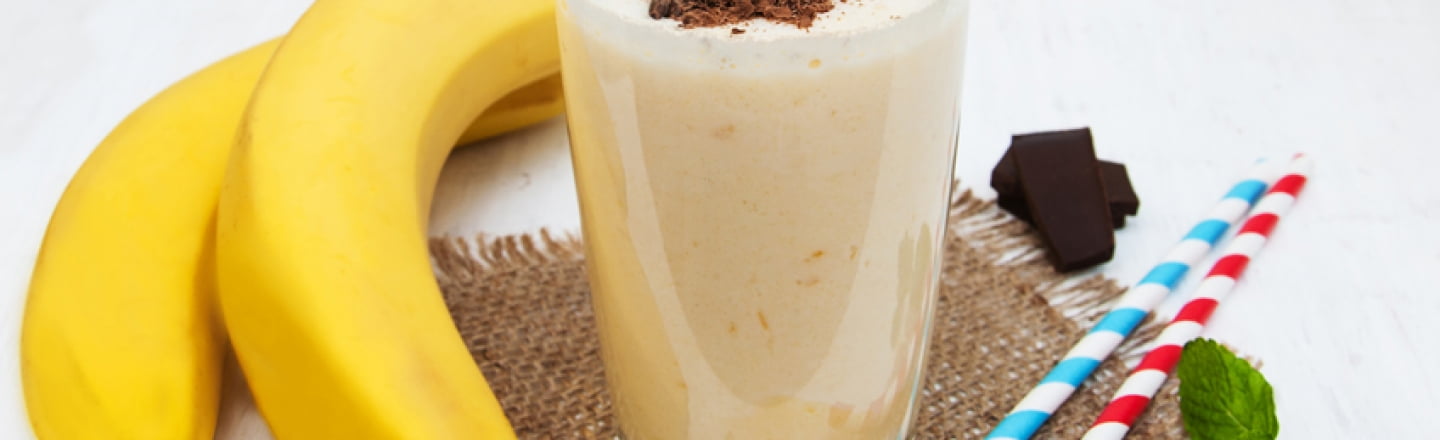 Banana, dates, and carob smoothie